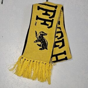 WIZARDING WORLD Harry Potter Hufflepuff Yellow and Black Fringed Scarf